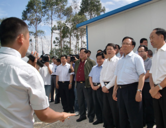 時(shí)任云南省省委副書(shū)記現(xiàn)任云南省長(zhǎng)李紀(jì)恒等陪同甘肅省黨政代表團(tuán)來(lái)我司考察