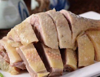 一道能補(bǔ)虛活血、化痰止咳平喘的美食——三七銀杏蒸白鴨